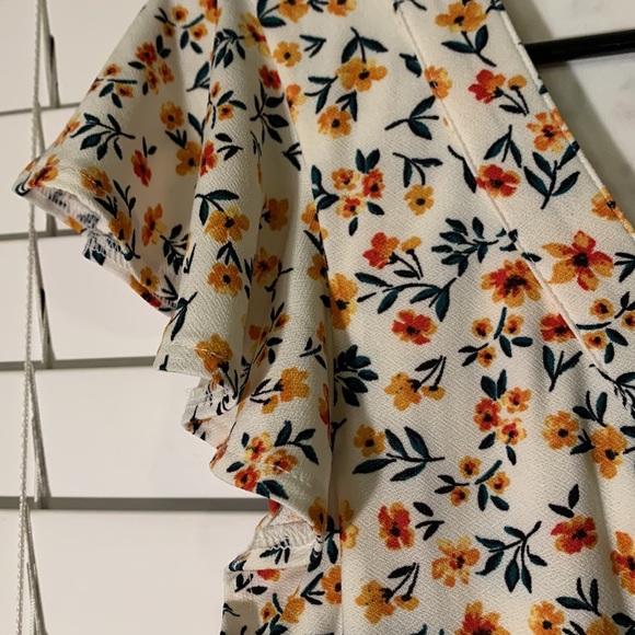 Fortune & Ivy Button Detail Dress Medium White Floral - Picture 4 of 5